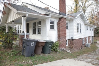 2008 Walker Ave in Greensboro, NC - Foto de edificio - Building Photo