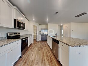 1329 John Swann St in Navassa, NC - Foto de edificio - Building Photo