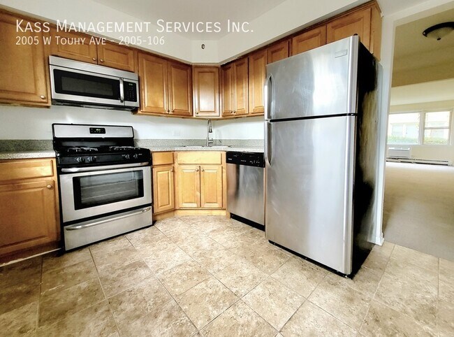property at 2005 W Touhy Ave