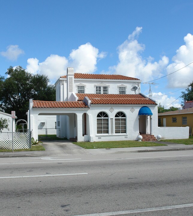 261 NE 82nd St in Miami, FL - Building Photo