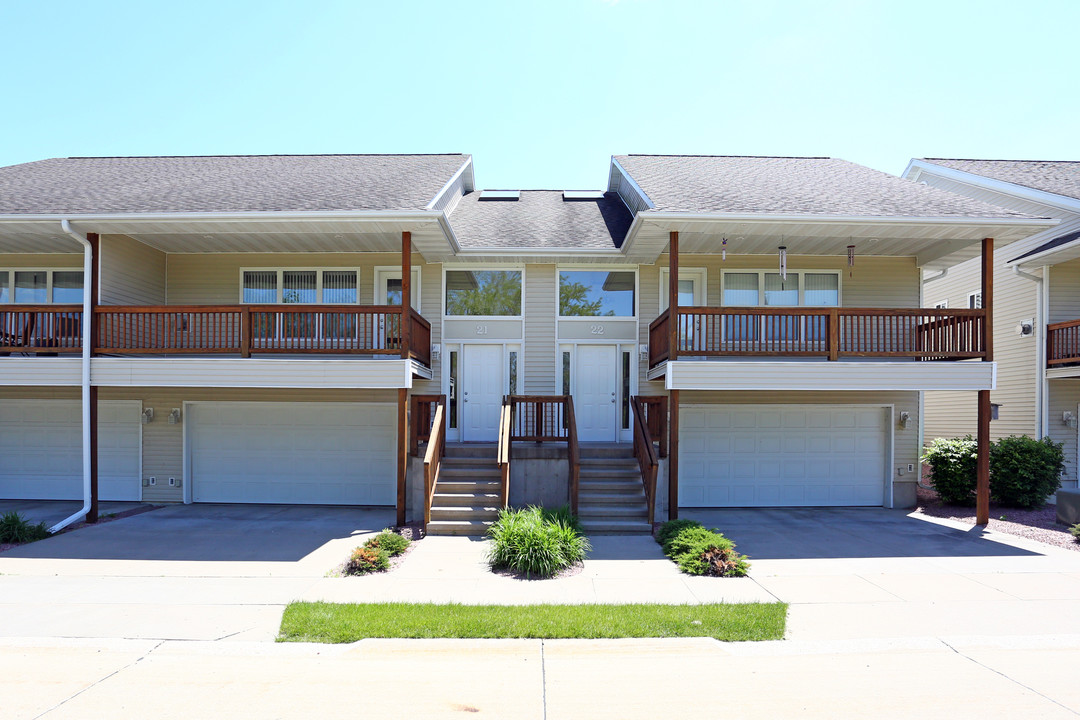 Woodridge Estates in Coralville, IA - Building Photo