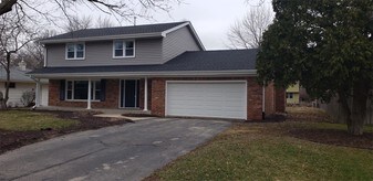 5782 Hoylake Dr in Rockford, IL - Building Photo