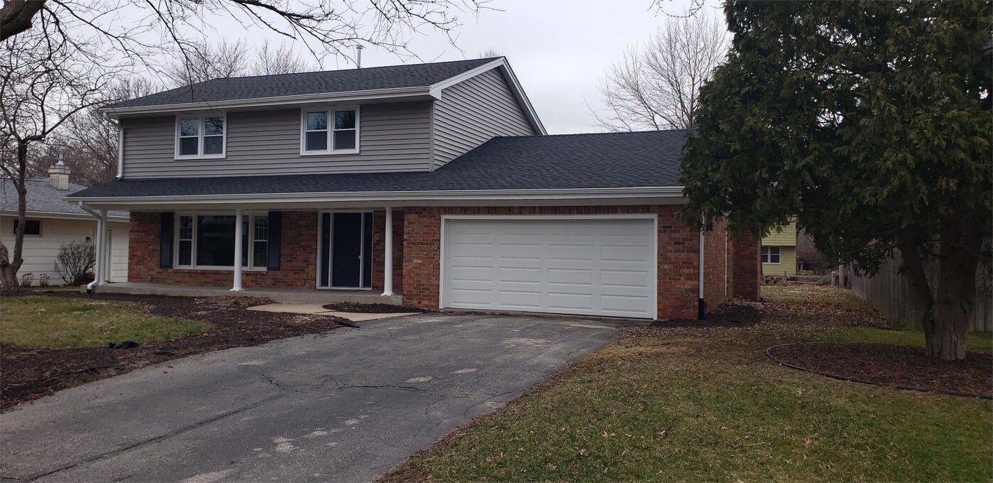 5782 Hoylake Dr in Rockford, IL - Building Photo