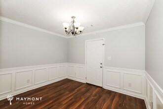 1394 N Hampton Dr in Hampton, GA - Foto de edificio - Building Photo