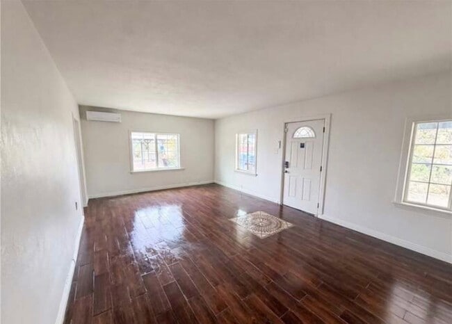 11950 Lee Ave in Adelanto, CA - Foto de edificio - Building Photo