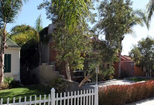 631 3rd St in Encinitas, CA - Building Photo