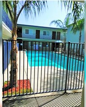 Premier Apartments in Gardena, CA - Foto de edificio - Building Photo