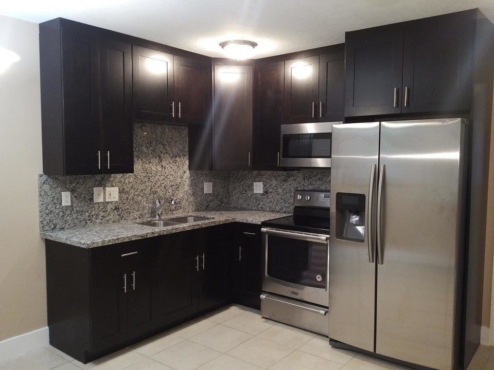 3071 SW 27th Ave in Miami, FL - Building Photo