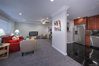 21 Ulster Pl in Brookhaven, NY - Building Photo - Building Photo