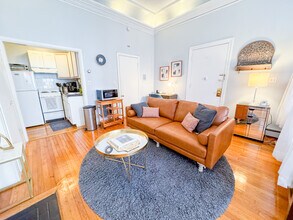 337 Beacon St, Unit 2 in Boston, MA - Building Photo - Building Photo