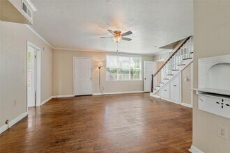 503 Teague St in Navasota, TX - Foto de edificio - Building Photo