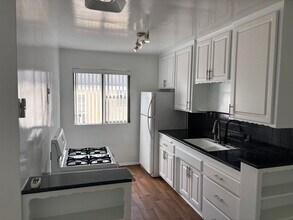 1254 Orange in Los Angeles, CA - Foto de edificio - Building Photo