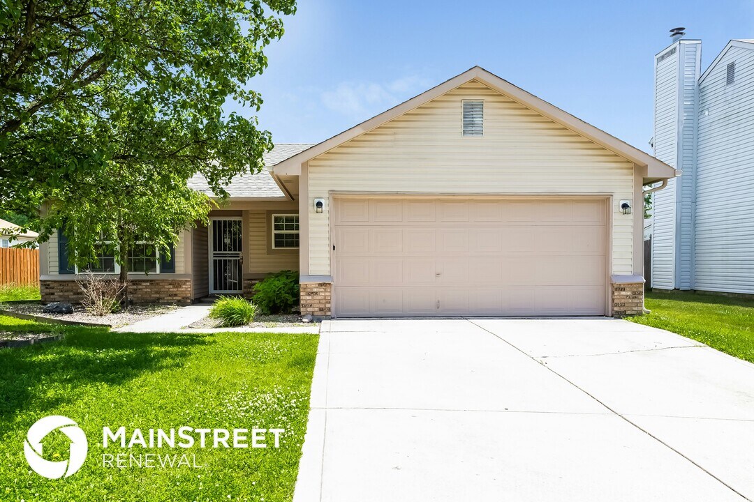 1843 Sweet Blossom Ln in Indianapolis, IN - Building Photo
