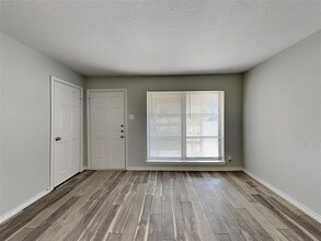 1435 Whispering Trail in Dallas, TX - Building Photo - Building Photo