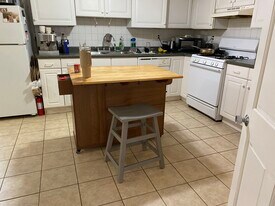 161 Pearl St, Unit #B in Cambridge, MA - Building Photo