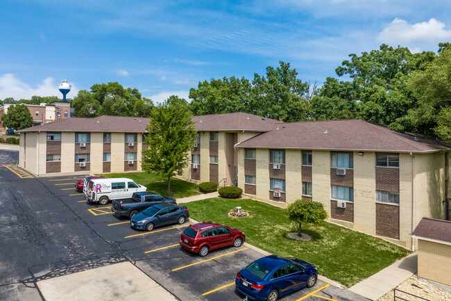 Executive East Apartments in Monona, WI - Building Photo - Building Photo