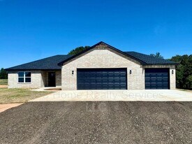 2184 Hilltop Ln in Blanchard, OK - Building Photo