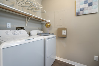 Hamptons of Cloverlane Apartments in Ypsilanti, MI - Building Photo - Building Photo