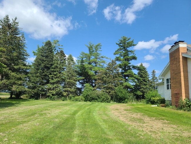 613 Grundy Rd in Cedar Falls, IA - Building Photo - Building Photo