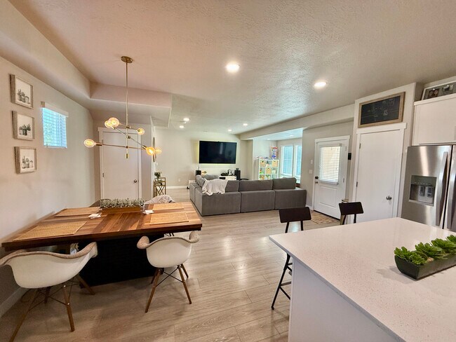 4997 W Daybreak Pkwy in South Jordan, UT - Building Photo - Building Photo