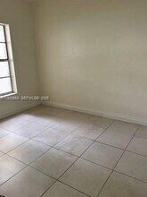 1205 Mariposa Ave in Coral Gables, FL - Foto de edificio - Building Photo