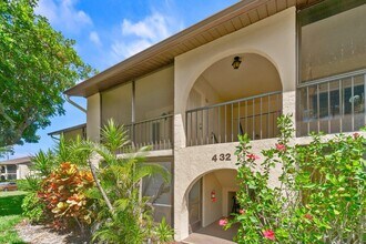 432 Pine Glen Ln in Greenacres, FL - Foto de edificio - Building Photo