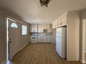 210 S 1st Ave in Edinburg, TX - Building Photo - Building Photo