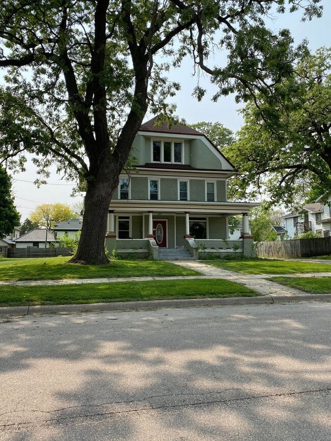 property at 227 N Washington St
