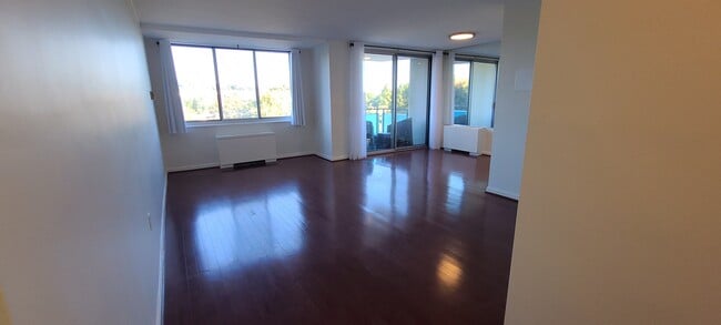 property at 10401 Grosvenor Pl