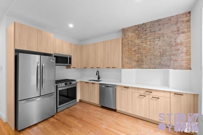 275 Nassau Ave in Brooklyn, NY - Building Photo - Building Photo