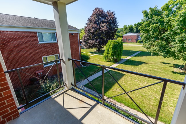 1097 Tienken Ct in Rochester Hills, MI - Building Photo - Building Photo