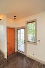 2273 SE 77th Ave in Portland, OR - Building Photo - Building Photo