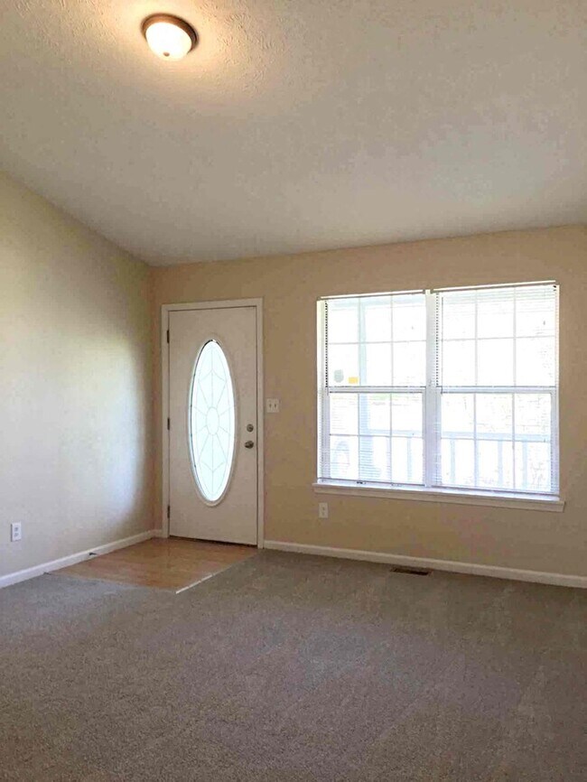 2835 Greenview Way in Indianapolis, IN - Foto de edificio - Building Photo