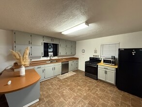 2805 N Brand Dr in Hobbs, NM - Building Photo - Building Photo