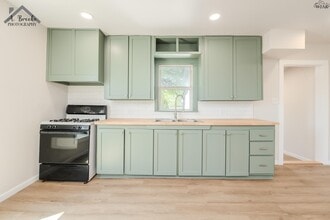 415 N Oak St in Archer City, TX - Building Photo - Building Photo