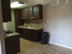 1221 N Peach Ave, Unit 222 in Fresno, CA - Building Photo - Building Photo