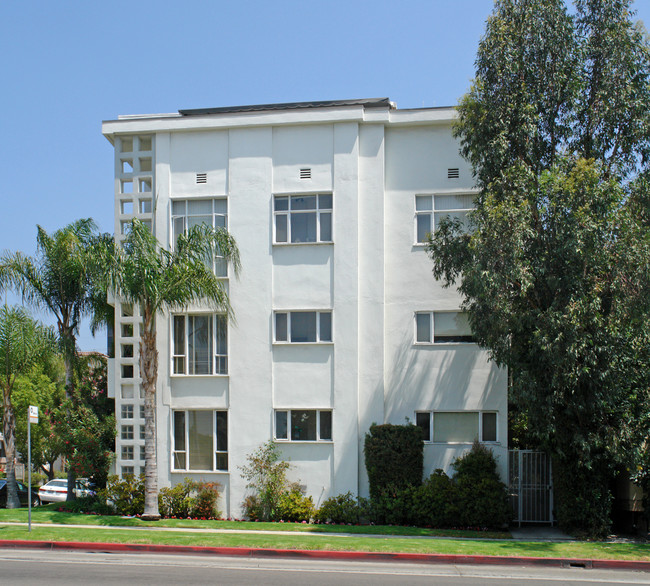 330 S Willaman Dr in Los Angeles, CA - Foto de edificio - Building Photo