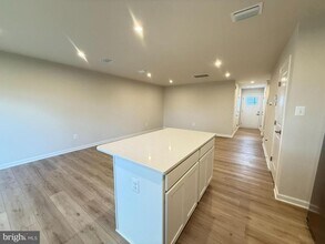 647 Laurelwood Cir in Winchester, VA - Building Photo - Building Photo