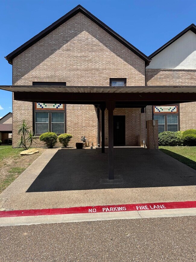 2445 Monarch Dr in Laredo, TX - Building Photo - Building Photo