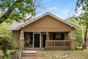 320 Kirven Ave in Waxahachie, TX - Building Photo