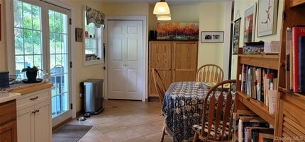 23 Violet Pl in Rhinebeck, NY - Building Photo - Building Photo