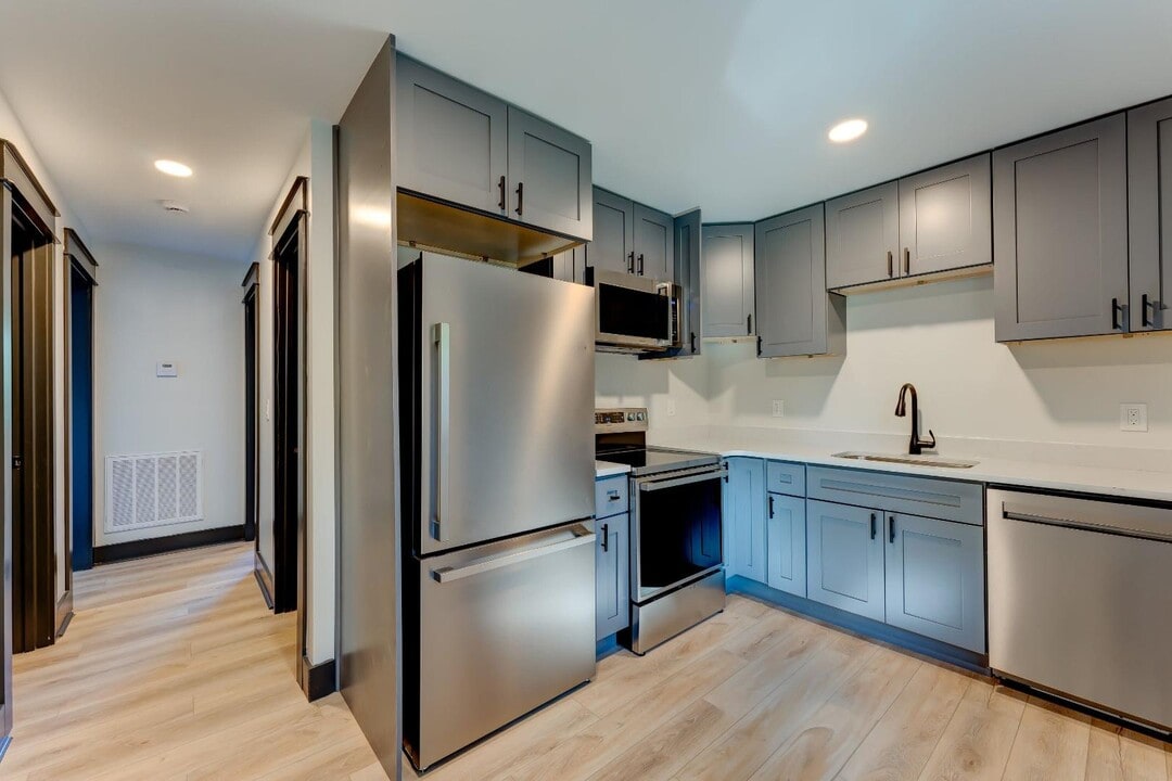 2436 Belvedere Ave in Knoxville, TN - Foto de edificio