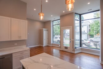 1359 W Barry Ave in Chicago, IL - Building Photo - Building Photo