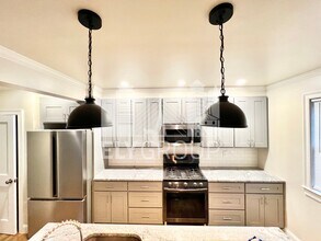 60 Golden Ave, Unit 1 in Medford, MA - Building Photo - Building Photo