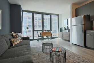 209 W Ontario St in Chicago, IL - Building Photo - Building Photo