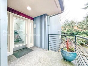 9520 1st Ave NE in Seattle, WA - Foto de edificio - Building Photo