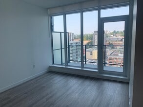 680 Quayside Dr in New Westminster, BC - Building Photo - Building Photo