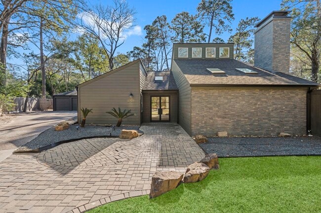 property at 2703 Crossvine Cir