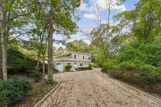 14 Woodland Ln in Quogue, NY - Building Photo - Building Photo