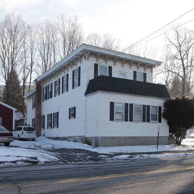 35 Main St in West Stockbridge, MA - Foto de edificio - Building Photo